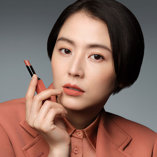 長澤まさみ、NARS JAPAN 22年秋新商品『パワーマット リップスティック』のキャンペーンモデルに