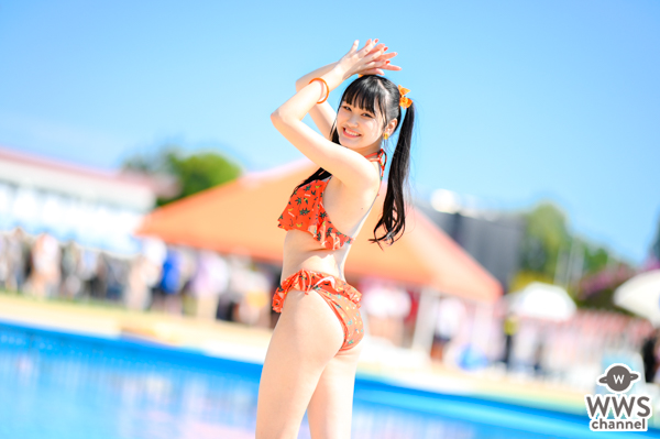 【写真特集】まリあ（Menkoiガールズ）、プールに映えるオレンジビキニでまぶしい笑顔を届ける！＜近代麻雀水着祭2022＞