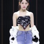 LE SSERAFIM（ル セラフィム）、デニム衣装を着てメディアショーケースに登場