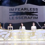 LE SSERAFIM（ル セラフィム）、デニム衣装を着てメディアショーケースに登場