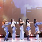 LE SSERAFIM（ル セラフィム）、デニム衣装を着てメディアショーケースに登場