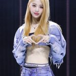 LE SSERAFIM（ル セラフィム）、デニム衣装を着てメディアショーケースに登場