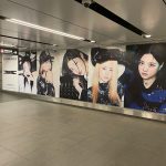LE SSERAFIM（ル セラフィム）、デニム衣装を着てメディアショーケースに登場