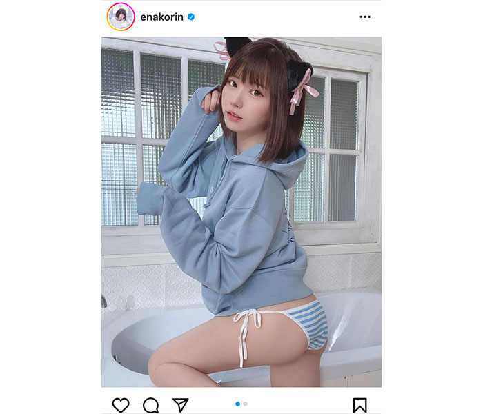 えなこ、紺パンチラ見せのパーカーショットが「セクかわ」すぎる！