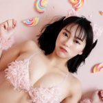 HKT48・田中美久、かぼちゃに囲まれたハロウィンビキニ姿でセクシーくびれボディ披露！