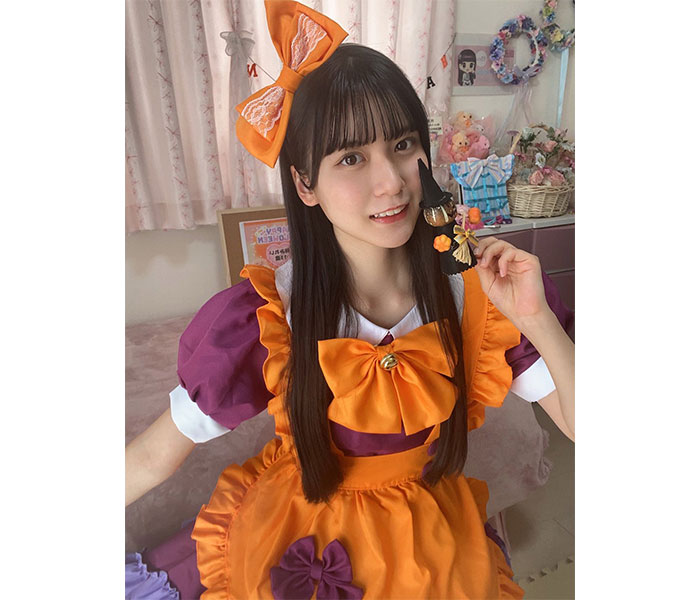 SKE48・林美澪、かぼちゃ色エプロンが可愛らしいハロウィンメイドコスプレで生配信！