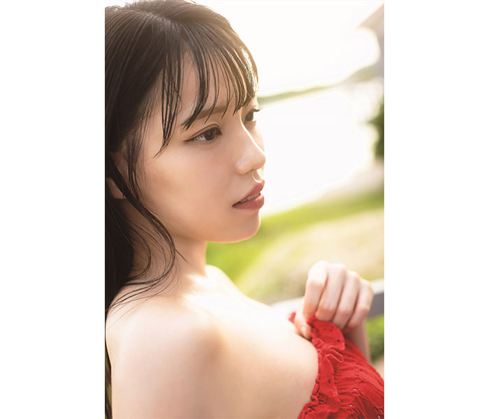 STU48・岩田陽菜、白バニーから真っ赤なドレスカットが解禁！写真集「選べないクレヨン」から先行カット第3弾公開