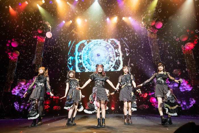 【ライブレポート】まねきケチャ、結成7周年記念公演「7th ANNIVERSARY LIVE」を開催