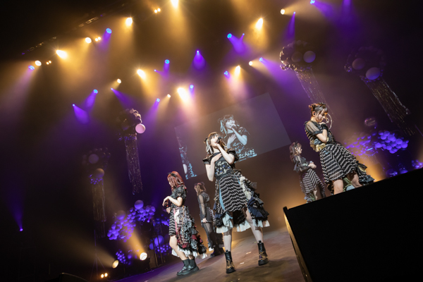 【ライブレポート】まねきケチャ、結成7周年記念公演「7th ANNIVERSARY LIVE」を開催