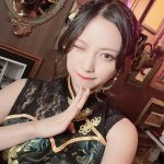 桃月なしこ、大人セクシーなチャイナドレスで太ももチラ見せ