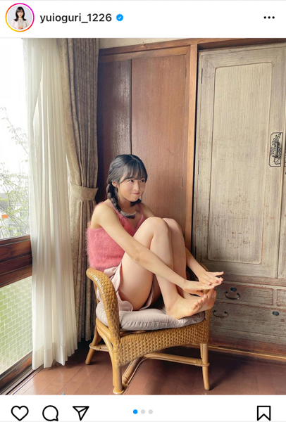 AKB48・小栗有以、隅っこで椅子に座った美脚見せショットにファンため息「はぁ、、かわいい」「三つ編み最高」