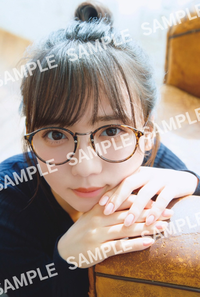 日向坂46・齊藤京子、メガネっ娘からサンタまで様々な表情で魅せる！『WHITE graph009』特典ポストカード画像が解禁