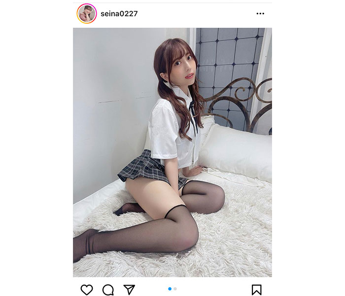 竹内星菜、太もも大胆見せの制服コスがキワドい！「エロ可愛い」「刺さりまくりです」