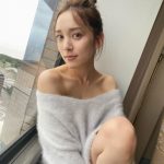 都丸紗也華、スラリと伸びた美脚で視線釘付けに！