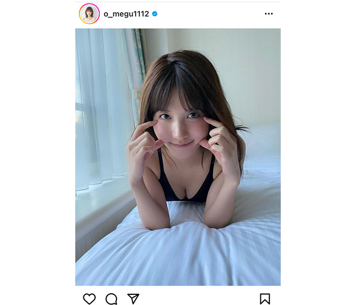 AKB48・谷口めぐ、写真集から黒ビキニ姿でじっと見つめるオフショット公開