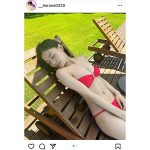 吉澤遥奈、赤ビキニで際立つ透明肌で魅了！「お美しい」「色っぽい」の声も