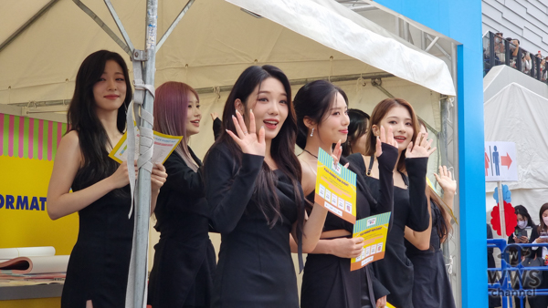 8人組グループ・fromis_9が美脚際立つ黒衣装で『KCON 2022 JAPAN』に登場！