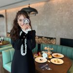 近藤千尋、ミニワンピにハイヒールで美脚際立つアフタヌーンティーショット披露！