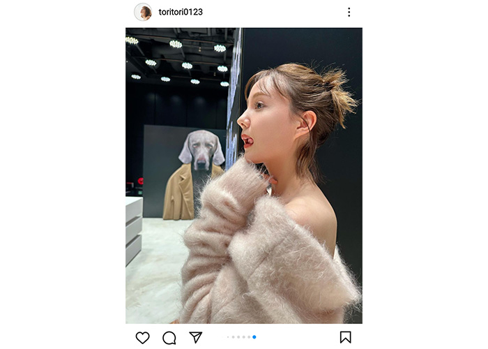 トリンドル玲奈、大胆な肩だし衣装とキュートな舌出しショットでファン悶絶！