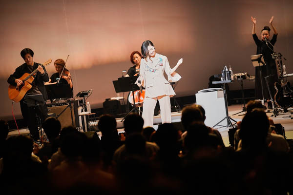 坂本真綾、1年8カ月ぶりとなる再始動ライブを開催