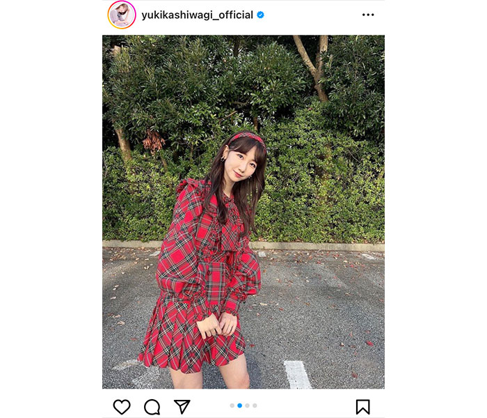 柏木由紀、AKB48らしさあふれる赤チェック柄のワンピース衣装姿に歓喜の声ぞくぞく！