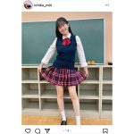 未梨一花、2次元風の制服ポートレートで美脚をスラリと披露！