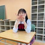 未梨一花、2次元風の制服ポートレートで美脚をスラリと披露！
