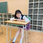 未梨一花、2次元風の制服ポートレートで美脚をスラリと披露！