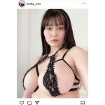 未梨一花、乳圧がスゴい超極小水着でIカップ見せつけ！
