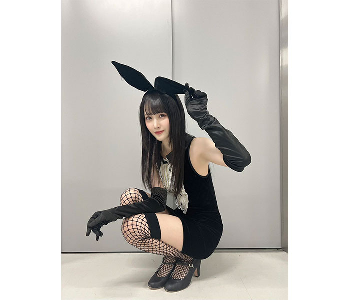 STU48・中村舞、黒バニーコスプレで魅せる太ももで釘付けに！