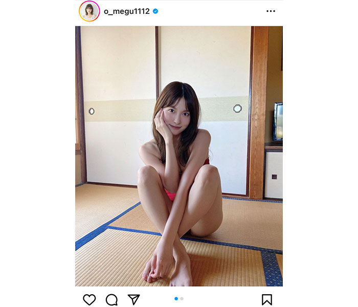 AKB48・谷口めぐ、写真集のボディースーツオフショットで「まゆゆポーズ」