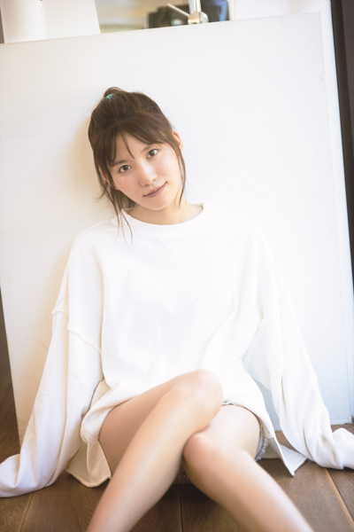 AKB48・谷口めぐ、彼シャツランジェリーやスラリとした美脚でドキッ！1st写真集から先行カット第3弾公開