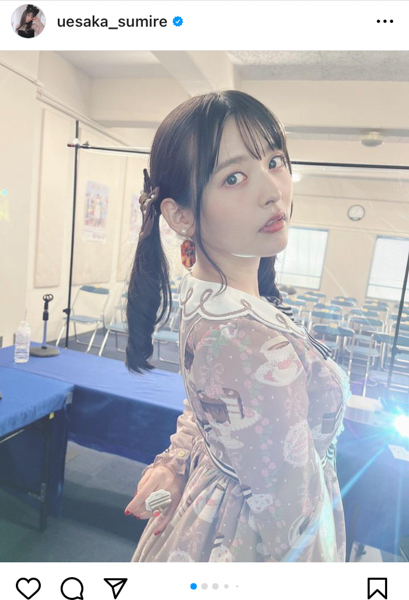 上坂すみれ、ロリータ衣装で名刺をハムっとくわえた写真を公開