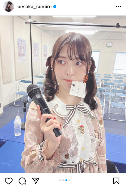 上坂すみれ、ロリータ衣装で名刺をハムっとくわえた写真を公開