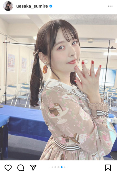 上坂すみれ、ロリータ衣装で名刺をハムっとくわえた写真を公開