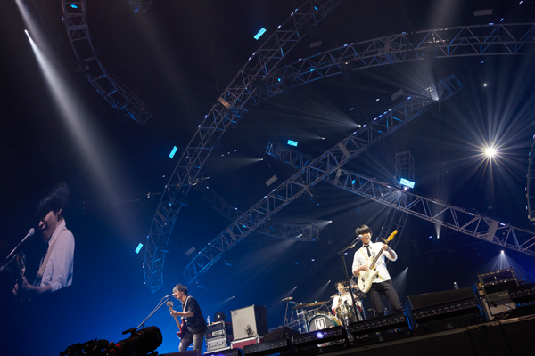 UNISON SQUARE GARDEN、「バズリズム LIVE」2日目トップバッターを飾る＜バズリズム LIVE 2022＞