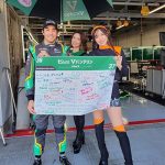 レースクイーン・霧島聖子、ミニスカコスチュームで見惚れる絶対領域を披露！