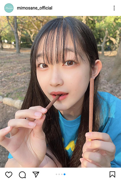 少女歌劇団ミモザーヌ・ちばひなの、お茶目なポッキーもぐもぐショット公開！