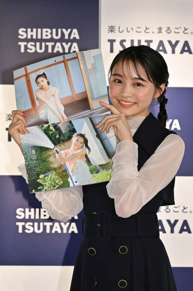 林芽亜里、初めてのカレンダーをPR「100点満点をつけたいです!」