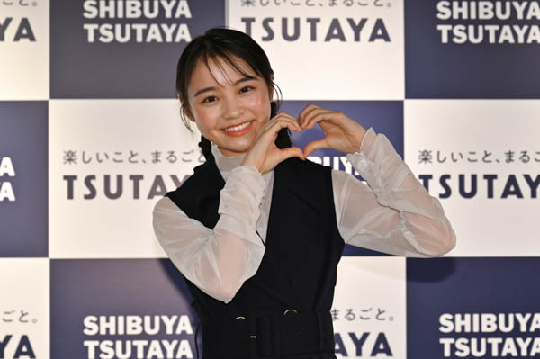 林芽亜里、初めてのカレンダーをPR「100点満点をつけたいです!」