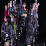 【ライブレポート】モーニング娘。'22・加賀楓、約10年間の活動に終止符！卒業曲「Give me 愛」で赤と黒の卒業衣装をまとってパフォーマンス。