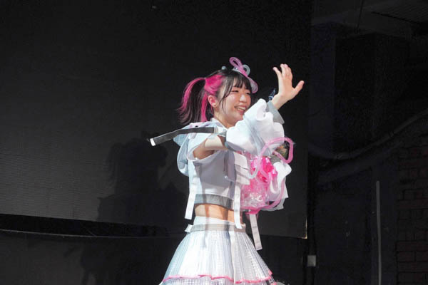 でか美ちゃん、主催ライブイベント『でか美ちゃん改名一周年&アポカリ卒業記念ライブ「DPTRB!」』を開催