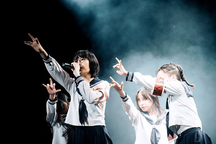 新しい学校のリーダーズ、「Head In The Clouds」ジャカルタ・マニラの２公演に出演でアジア初登場