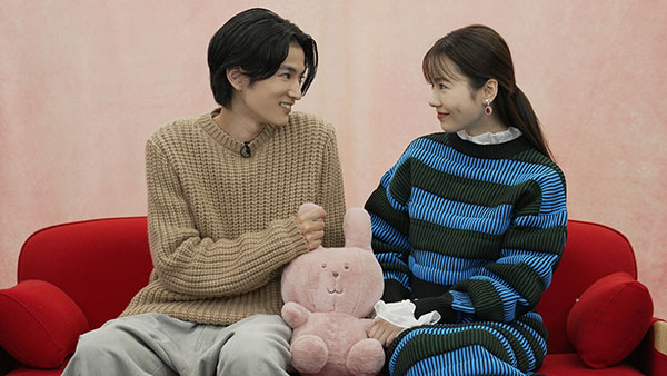 島崎遥香、渡邊圭祐が2人で「寸止め!」『私のシてくれないフェロモン彼氏』第1話のビジュアルコメンタリーをParaviで独占配信決定