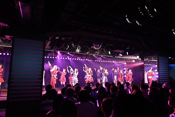 AKB48が劇場17周年特別記念公演を開催！メンバー75名でお祝い
