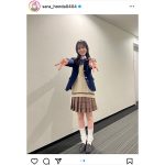 本田紗来、ルーズソックス制服で「チャリで来た」やギャルピースを可愛く披露！
