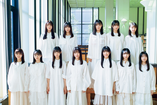 日向坂46・4期生が全員集合！純白＆パステルカラーの衣装で表紙・巻頭を飾る！＜B.L.T.＞