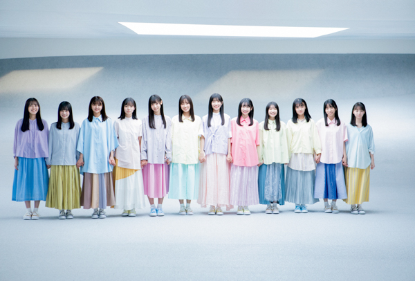 日向坂46・4期生が全員集合！純白＆パステルカラーの衣装で表紙・巻頭を飾る！＜B.L.T.＞