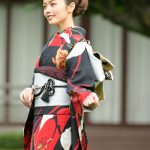 小芝風花、オトナな黒い晴れ着姿を披露！井本彩花に奢る太っ腹な約束も＜オスカー晴れ着撮影会＞