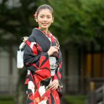 小芝風花、オトナな黒い晴れ着姿を披露！井本彩花に奢る太っ腹な約束も＜オスカー晴れ着撮影会＞